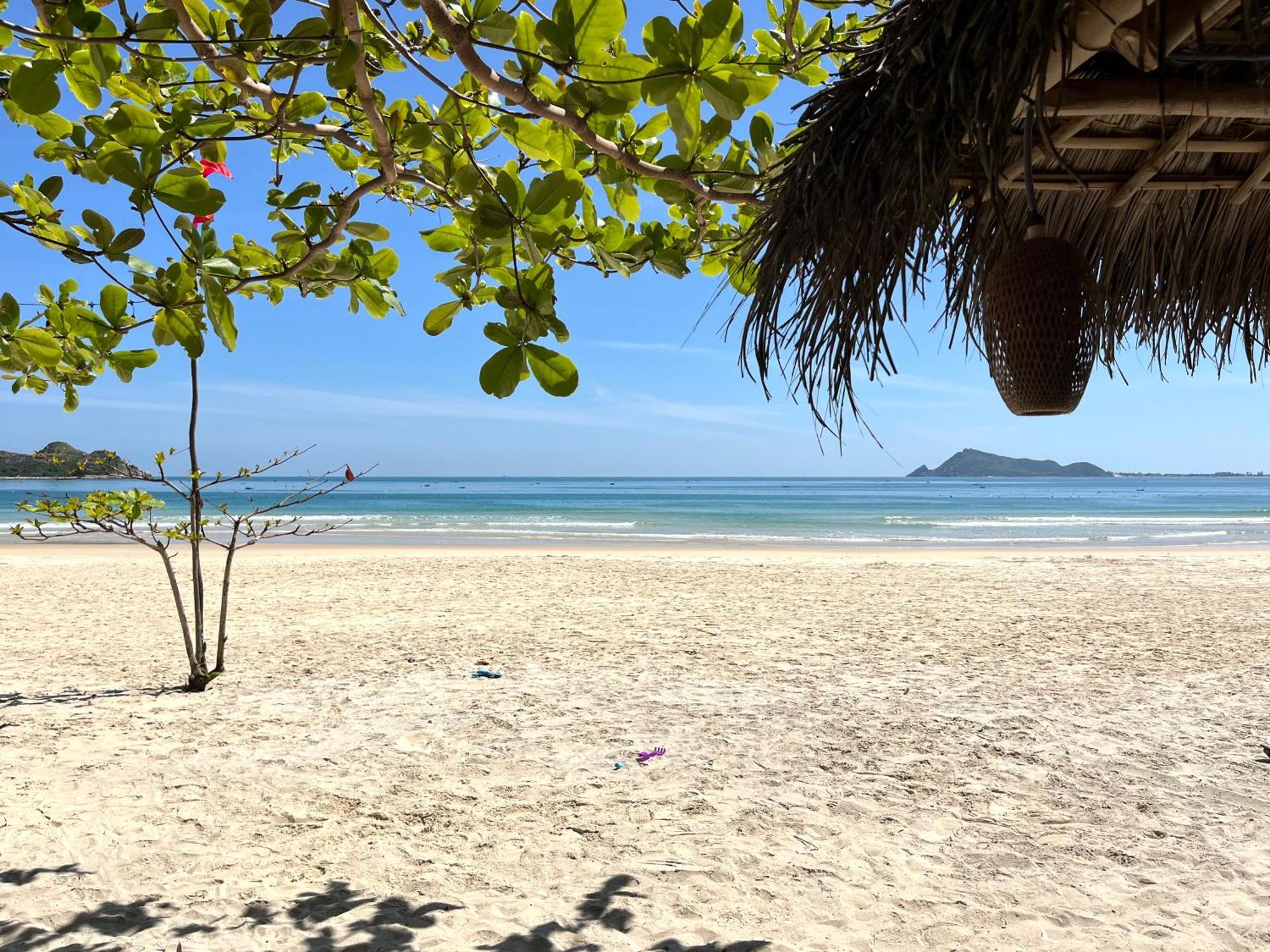 Robinson Beach Bungalow Vinh Hoa Exterior photo