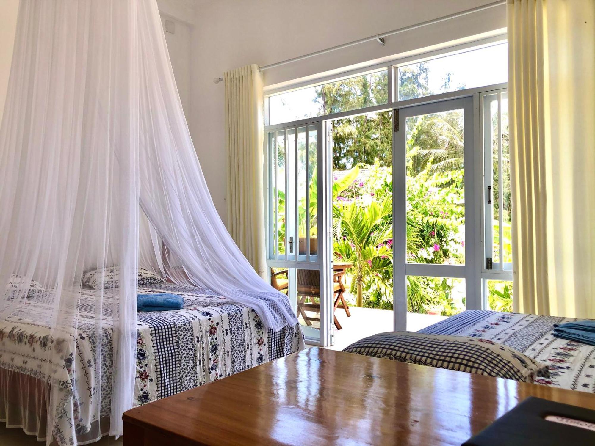 Robinson Beach Bungalow Vinh Hoa Exterior photo