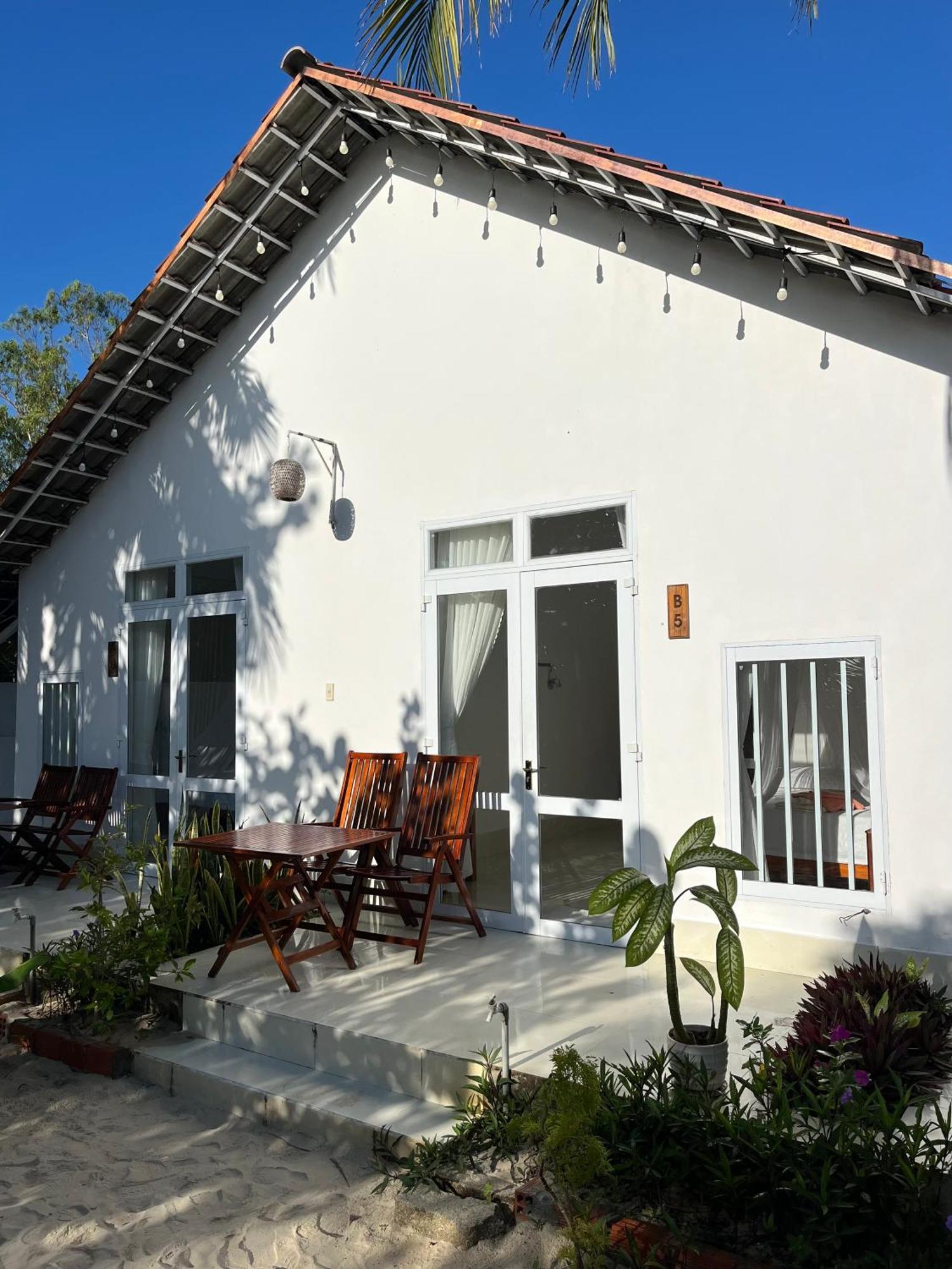 Robinson Beach Bungalow Vinh Hoa Exterior photo