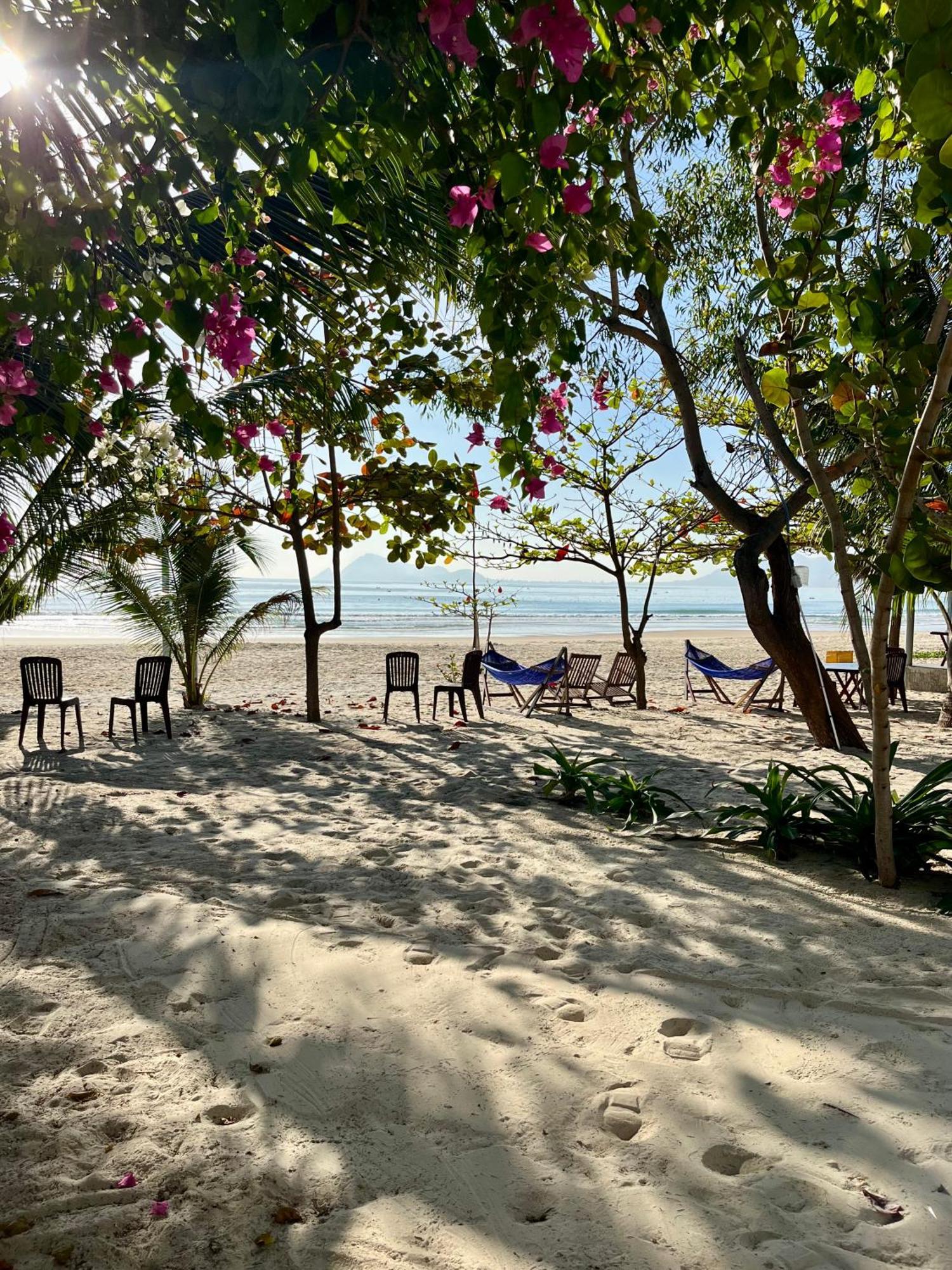 Robinson Beach Bungalow Vinh Hoa Exterior photo