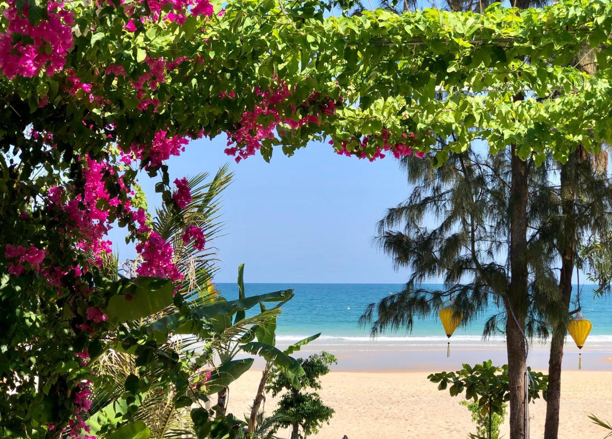 Robinson Beach Bungalow Vinh Hoa Exterior photo