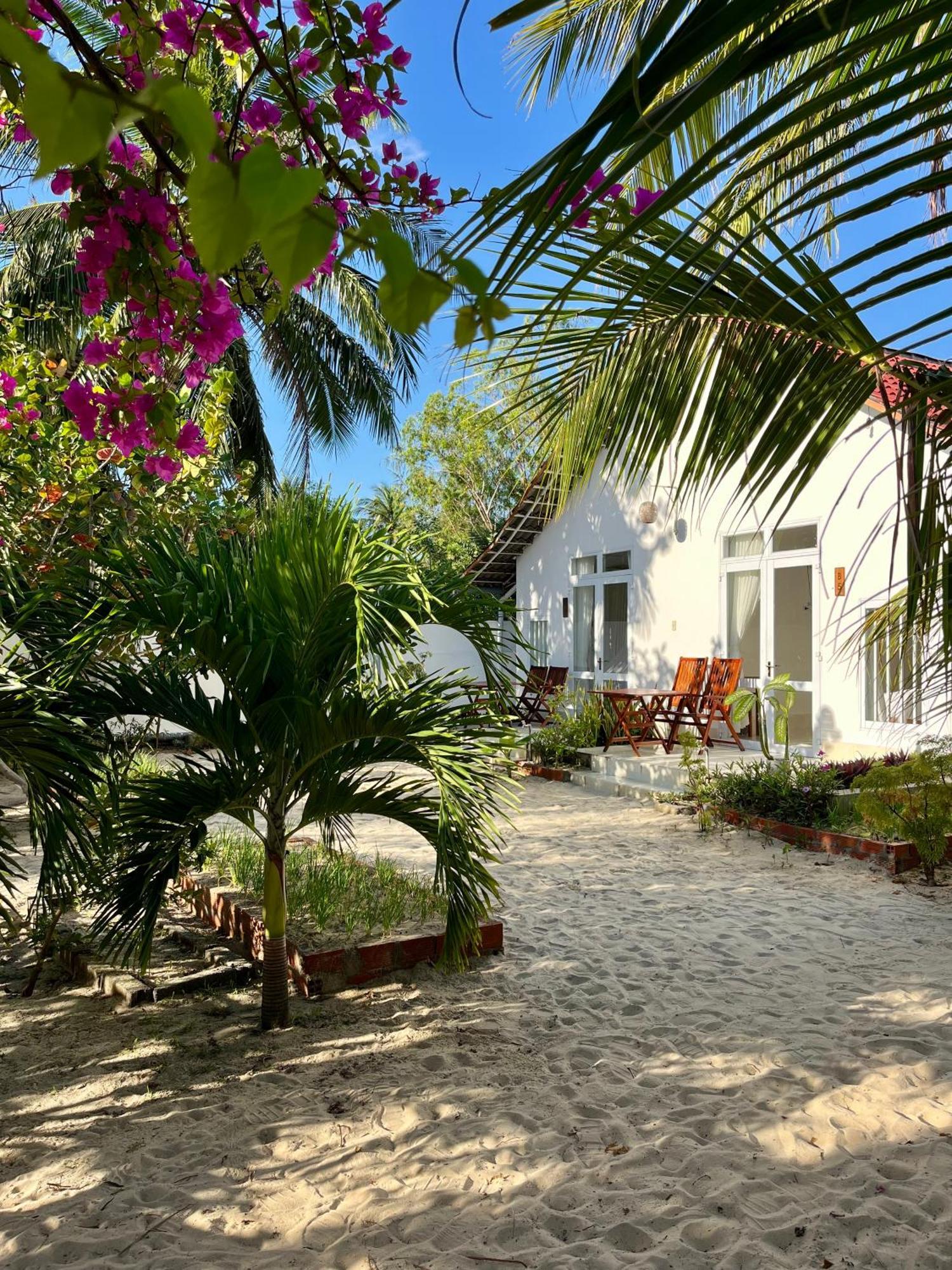 Robinson Beach Bungalow Vinh Hoa Exterior photo